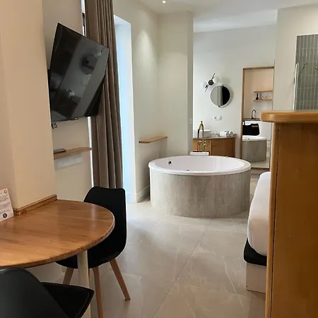 Reina Victoria El Mercado